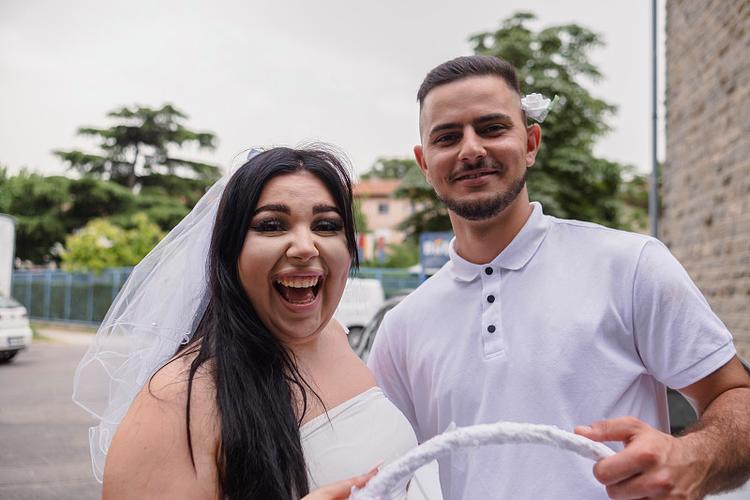 我们是新婚夫妇