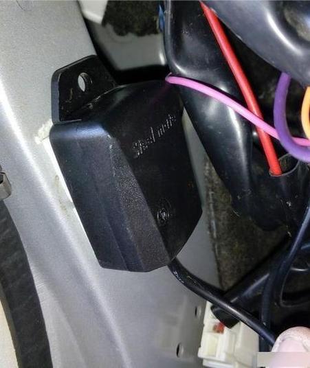 汽车靠近报警器