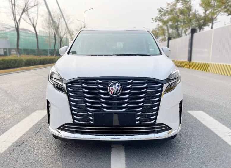 别克陆尊商务车