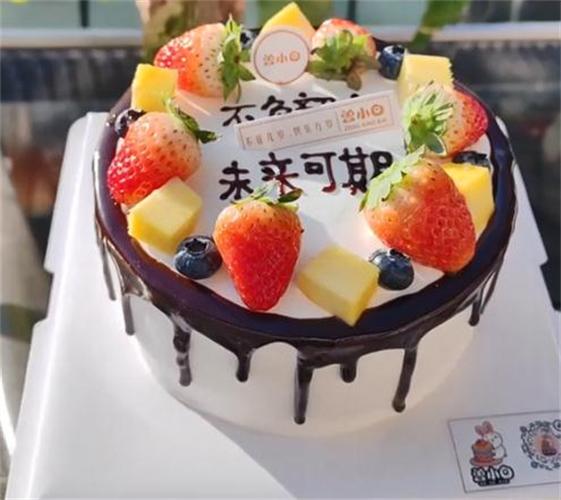 曾小白蛋糕是杂牌还是名牌