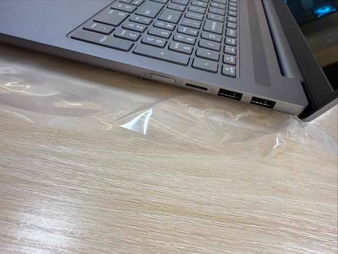 小新笔记本开机后屏幕是黑的