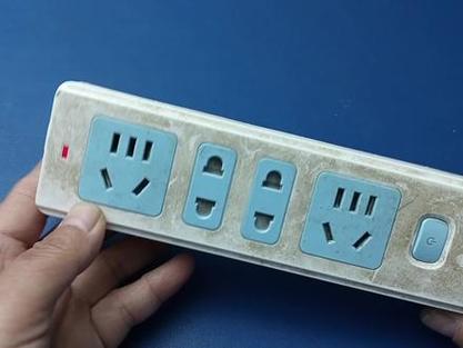 插排亮灯亮着,但没电了