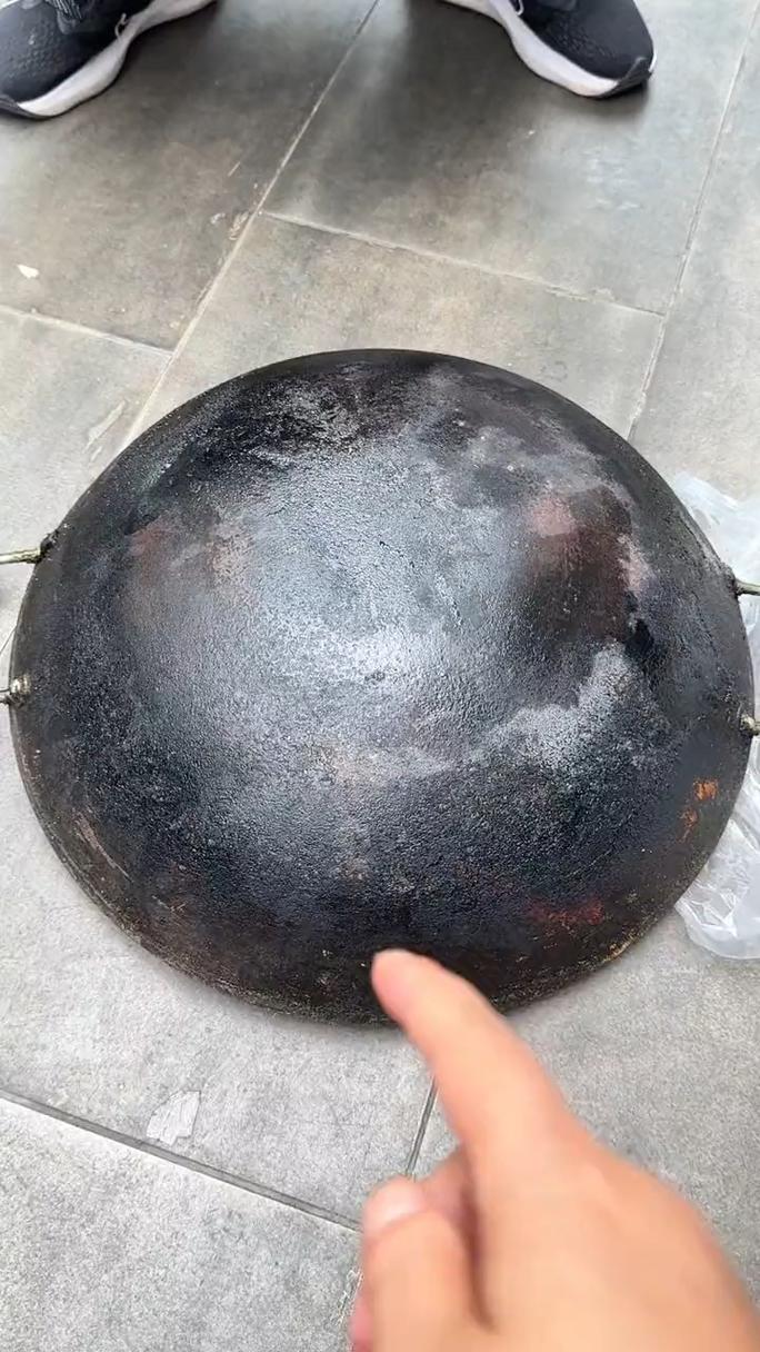 光头强变成黑锅侠了