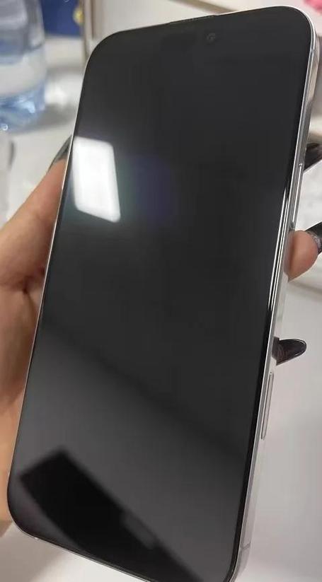 黑边钢化膜和无黑边钢化膜哪个好游戏截图
