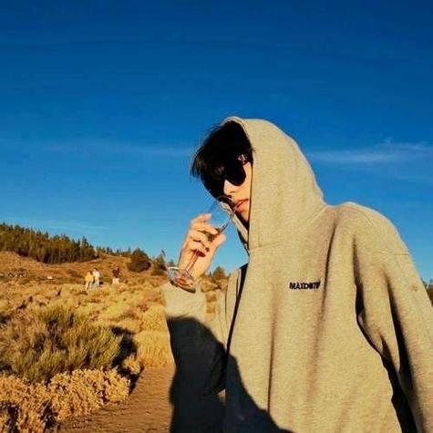 一个不换头像的人突然频繁换头像缩略图