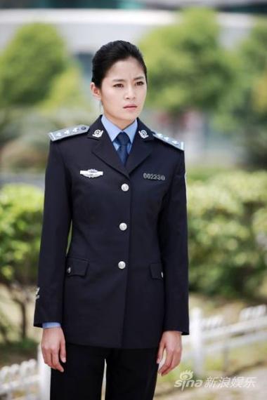 女警察穿警服