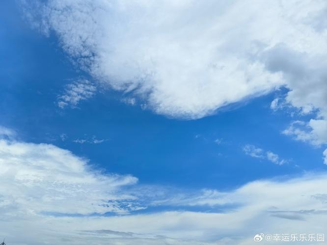 久违的蓝天下一句怎么说