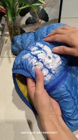 玻璃胶粘衣服最简单去除