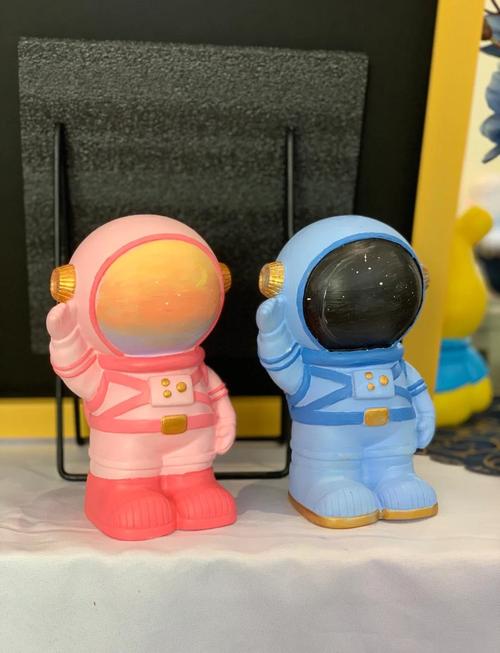 太空娃娃寒冷的天气