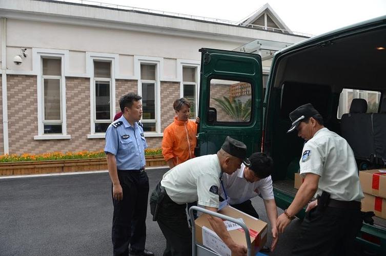 中考试卷运输有特警吗