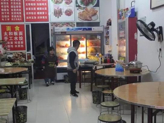 开小饭店赚钱吗