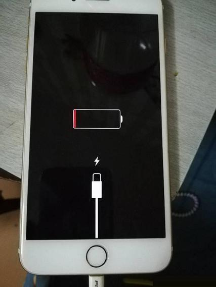 苹果手机充了一晚上电开不了机