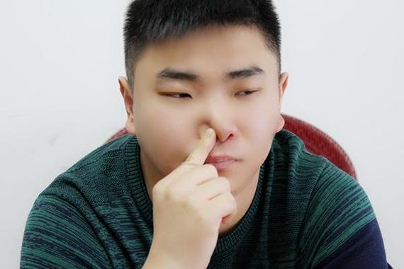 鼻孔拉出长条