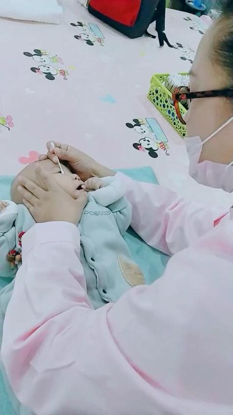 小孩玩ipad伤眼还是手机
