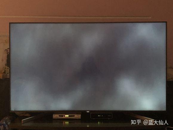 液晶电视上有白色亮点