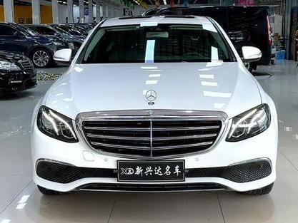 2019奔驰e白色立标