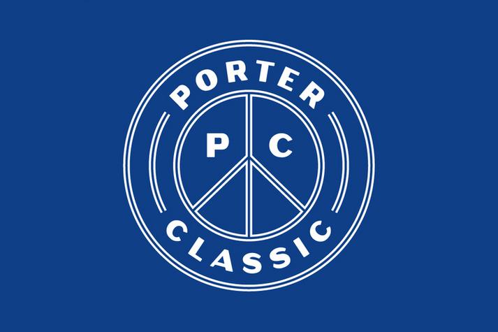 衣服上有classic的标志