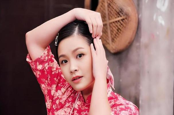 悲喜王莉莉真人照片高清大图