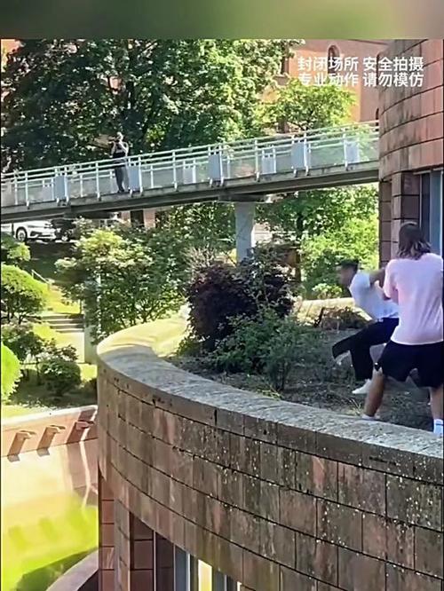 外国人跑酷失误视频