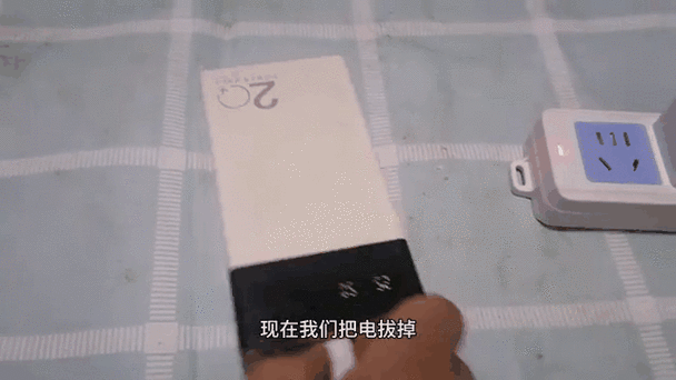 充电仓灯一直亮,但充不进去