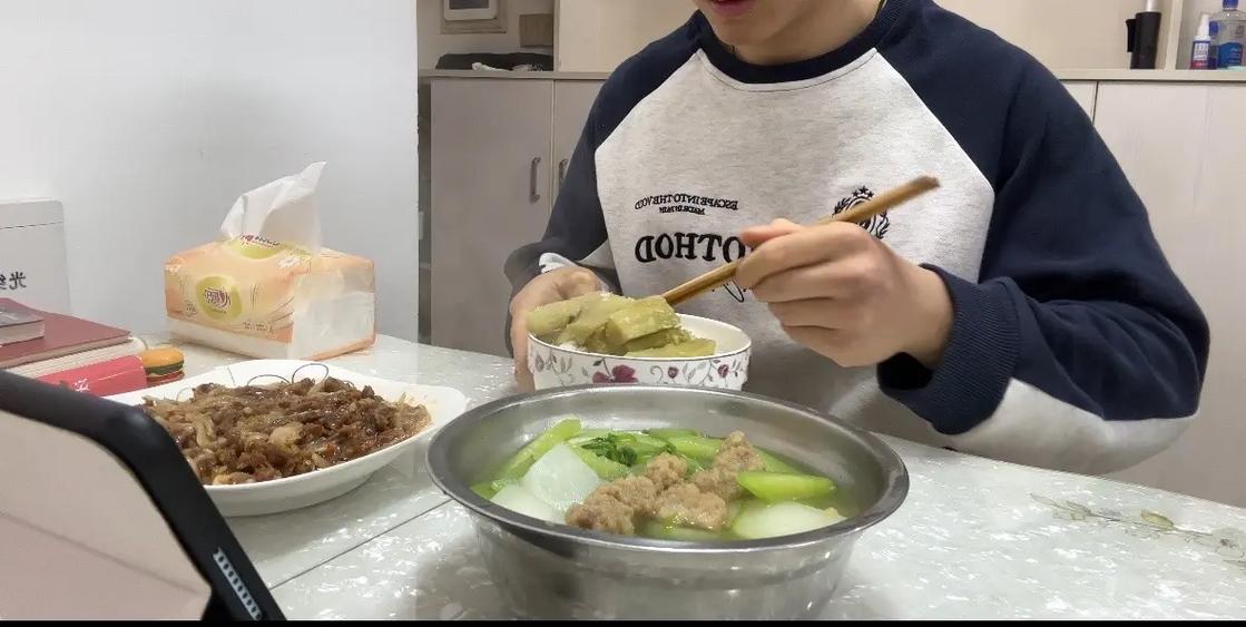 抖音上一个做饭的男人