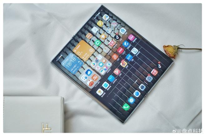 用折叠屏给人的感觉是什么