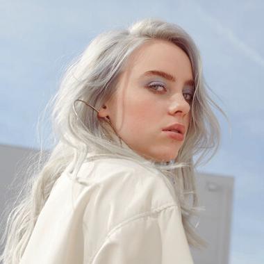 billieeilish正面全身照
