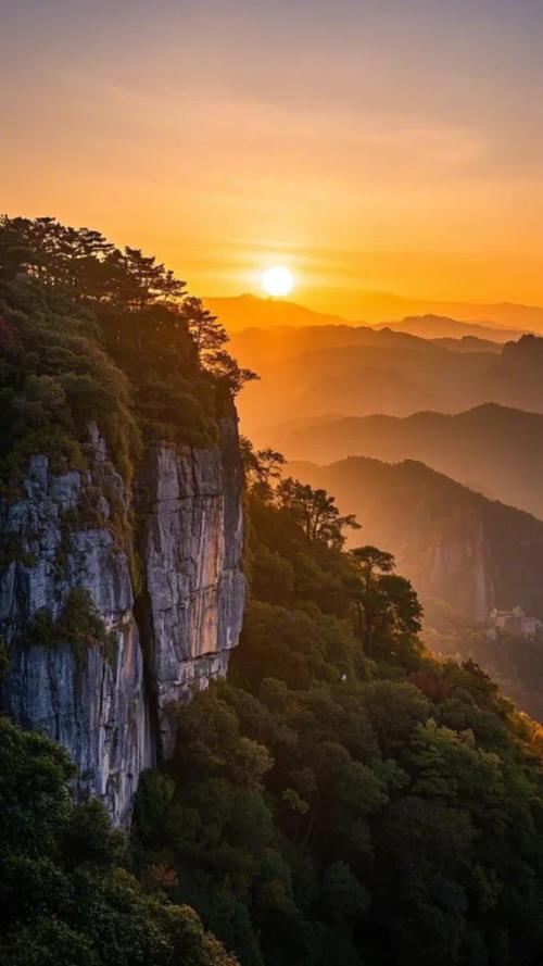 金色山峰高清照片大全图片缩略图