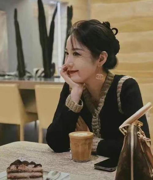 鲜花店老板娘完整视频截图