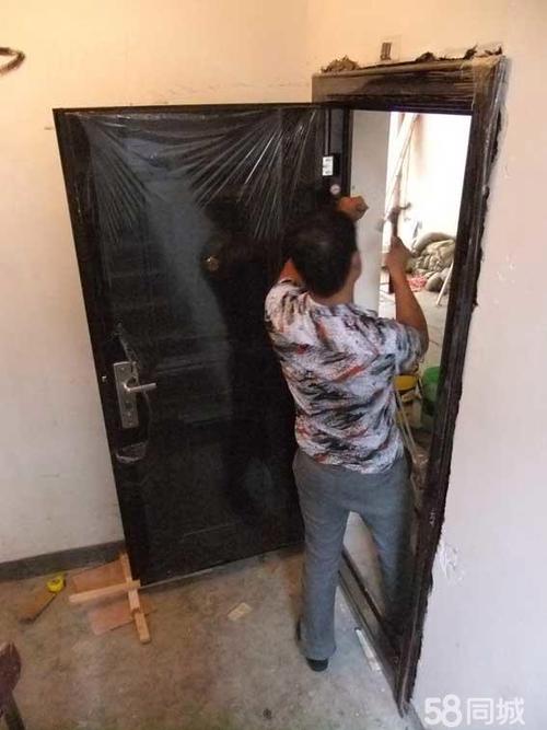 修门师傅专业维修各种门