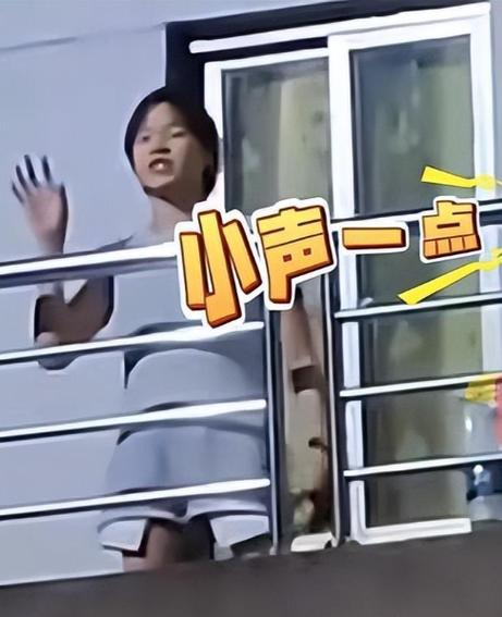 一大早被吵醒