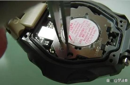 手表后盖螺丝拧花了