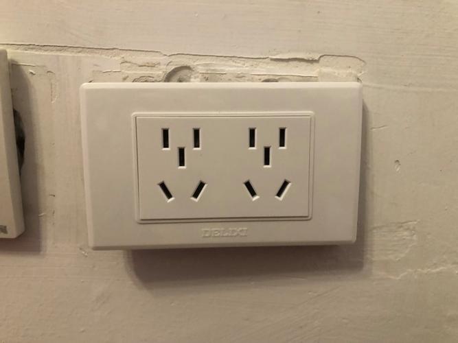 德力西插座
