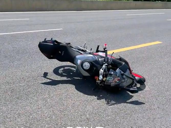 摩托车死亡摇摆缩略图