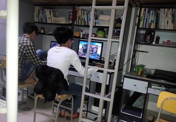 宿舍玩游戏输了