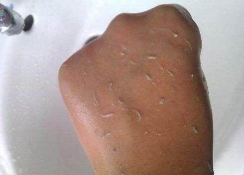 洗澡搓出来的泥普通话