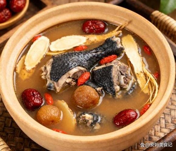 炖鸡放什么补气血