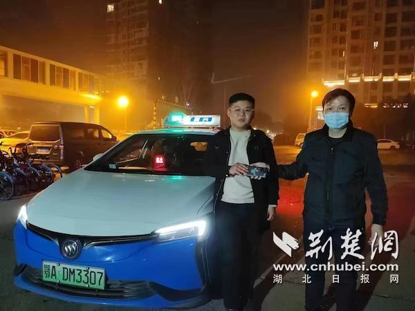手机掉在出租车上被别人拿走