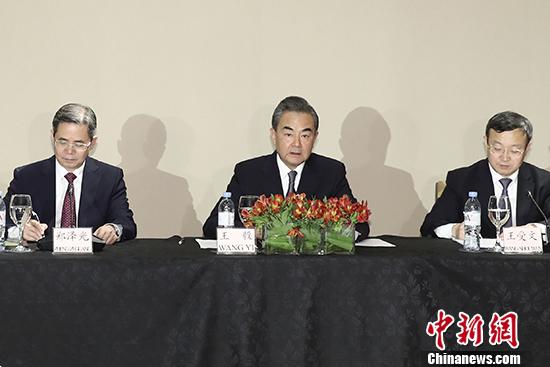 王毅介绍中美元首会晤情况