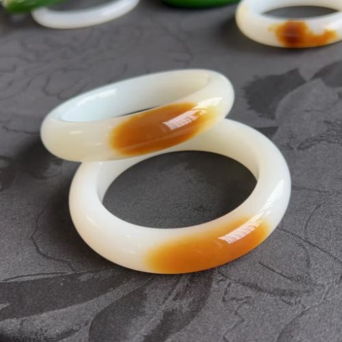 玉镯几百块钱是真玉吗缩略图