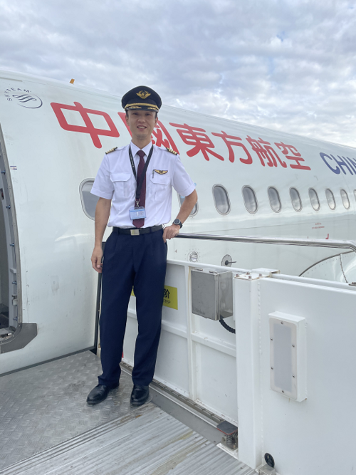 东航机长