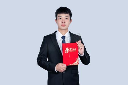 拿奖状的标准姿势