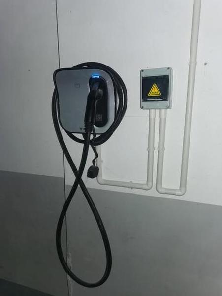 哪吒v电动汽车充电桩