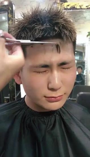 男生头发剪短了很难看怎么办
