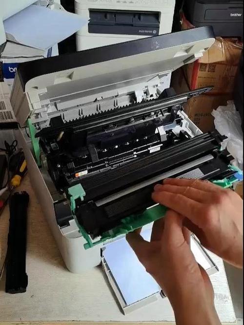 兄弟打印机更换墨粉