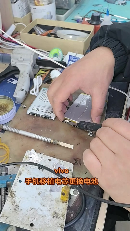 vivo手机怎样拆卸更换内置电池