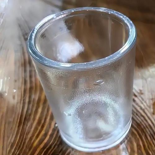 玻璃杯倒开水裂开预兆