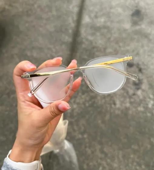 眼睛起雾怎么解决