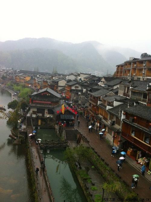 湖南凤凰古城在哪个市