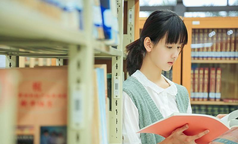 八零,女主在学校图书馆工作,女主住在